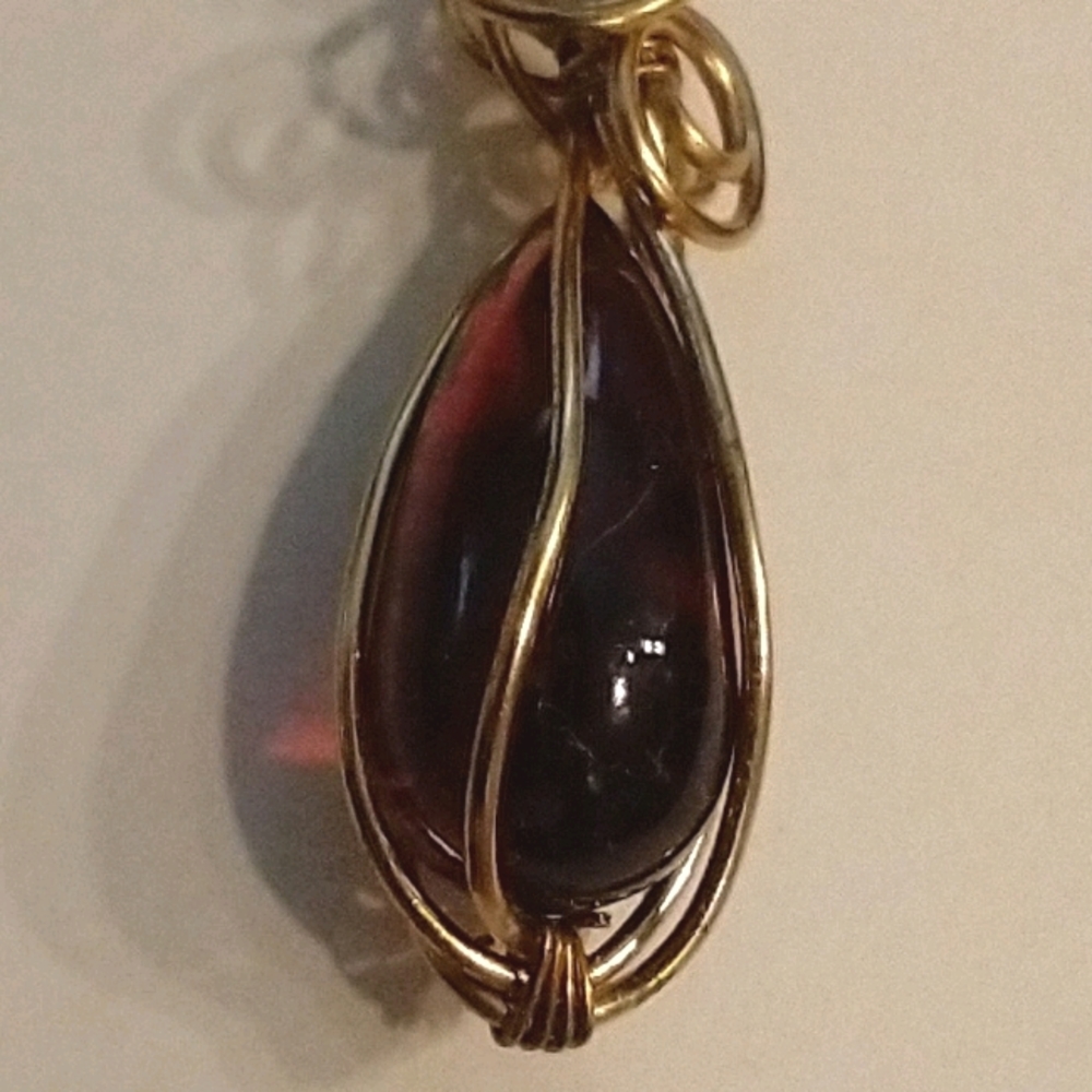 🇨🇦Beautiful amber glass teardrop pendant